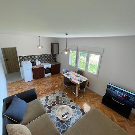Entire 1-Bedroom Apartment With Free Parking Подгориця Екстер'єр фото