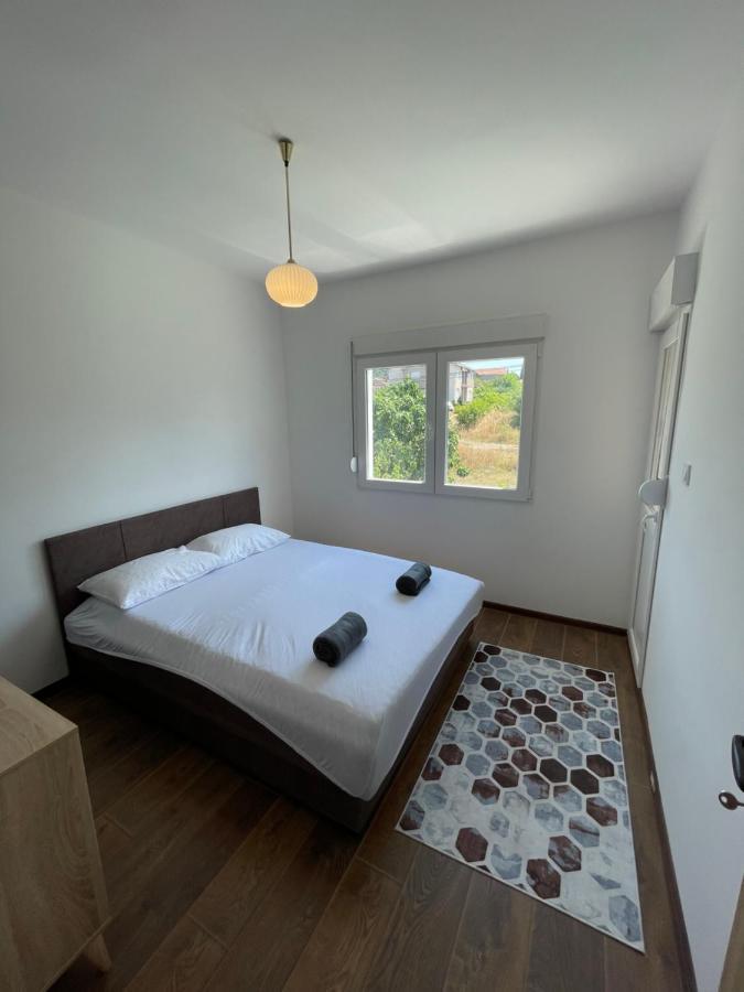 Entire 1-Bedroom Apartment With Free Parking Подгориця Екстер'єр фото