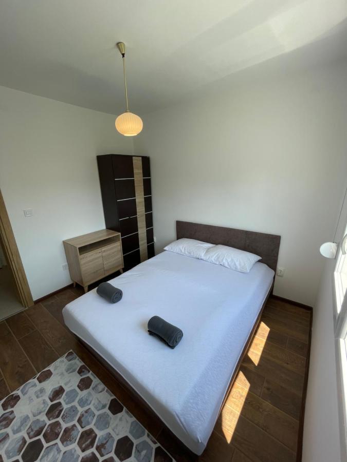 Entire 1-Bedroom Apartment With Free Parking Подгориця Екстер'єр фото