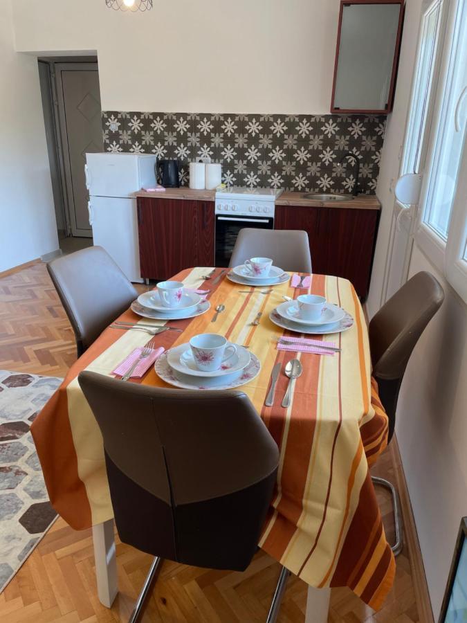 Entire 1-Bedroom Apartment With Free Parking Подгориця Екстер'єр фото