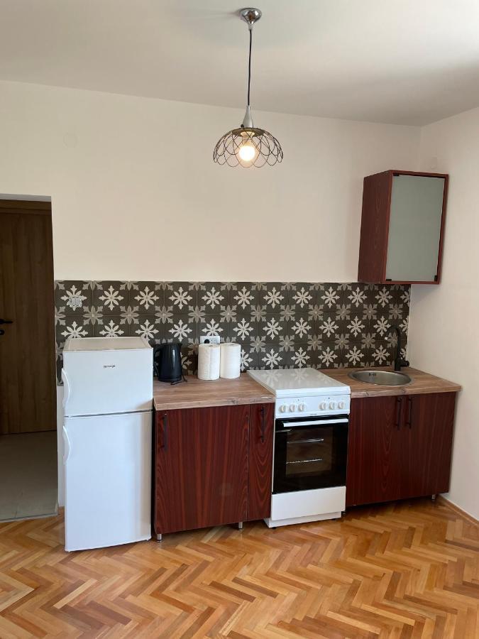 Entire 1-Bedroom Apartment With Free Parking Подгориця Екстер'єр фото